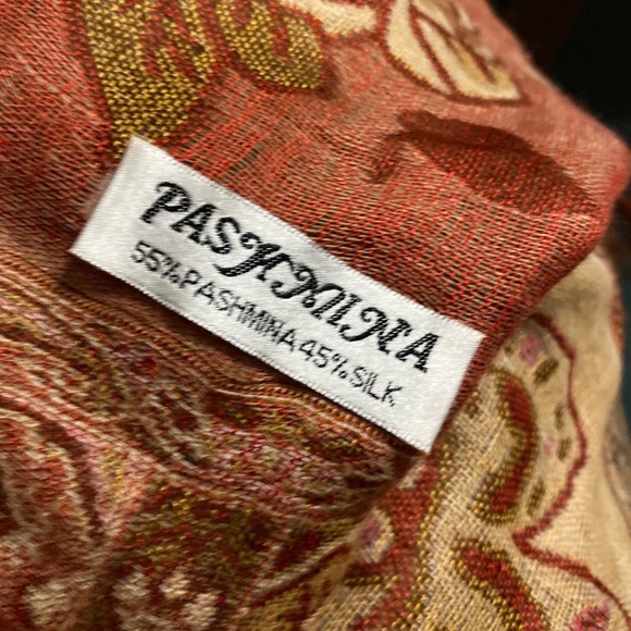Beautiful Huge Pashmina Scarf - Picture 5 of 5